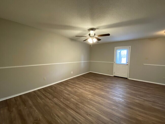 Foto del edificio - 4876 Summitridge Dr