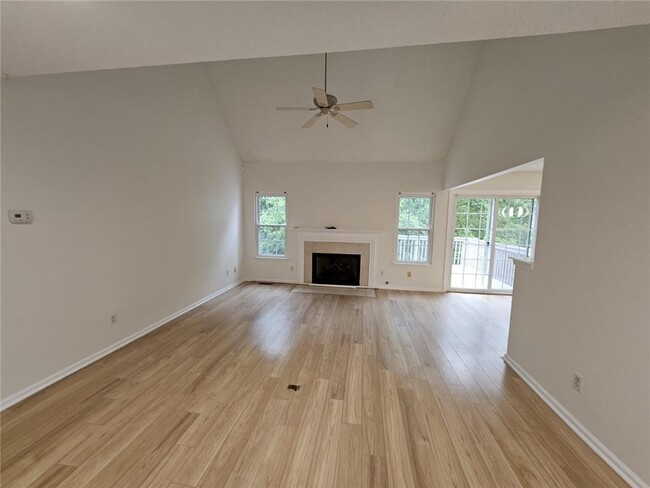 Building Photo - 5962 Rosie Ln SE