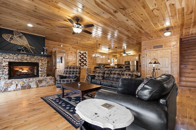 Building Photo - 224 Dogwood Dr