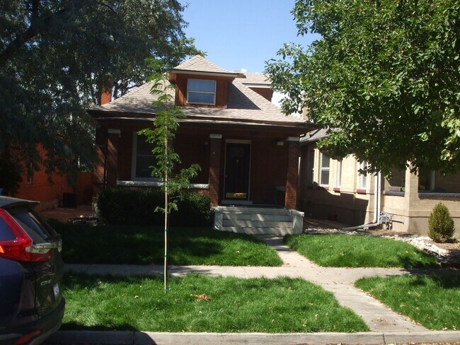 Foto del edificio - Charming 3-Bedroom Near Wash Park – Garage & Private Yard