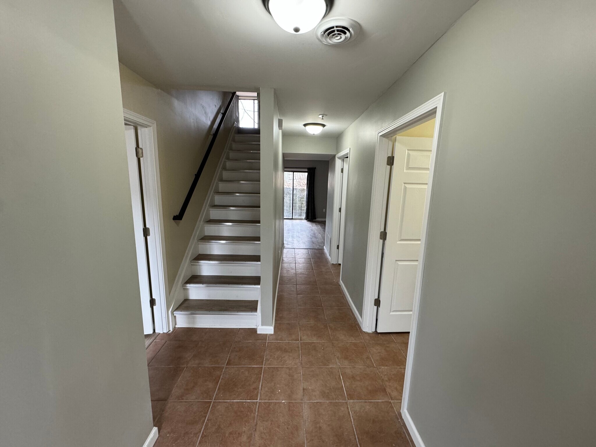 Akron U Townhomes - Student Housing – photo 4