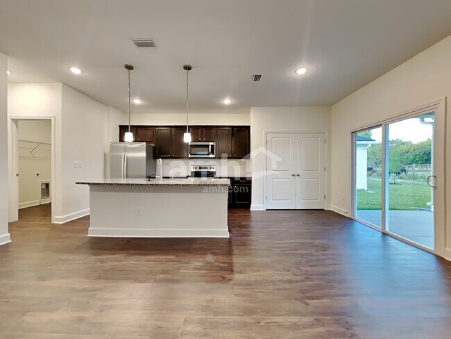 Foto del edificio - 1046 Tan Tara Trl