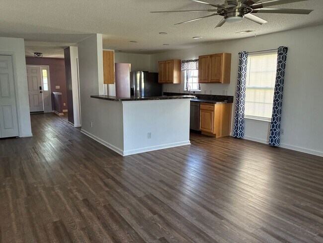 Building Photo - 630 Glen Haven Dr