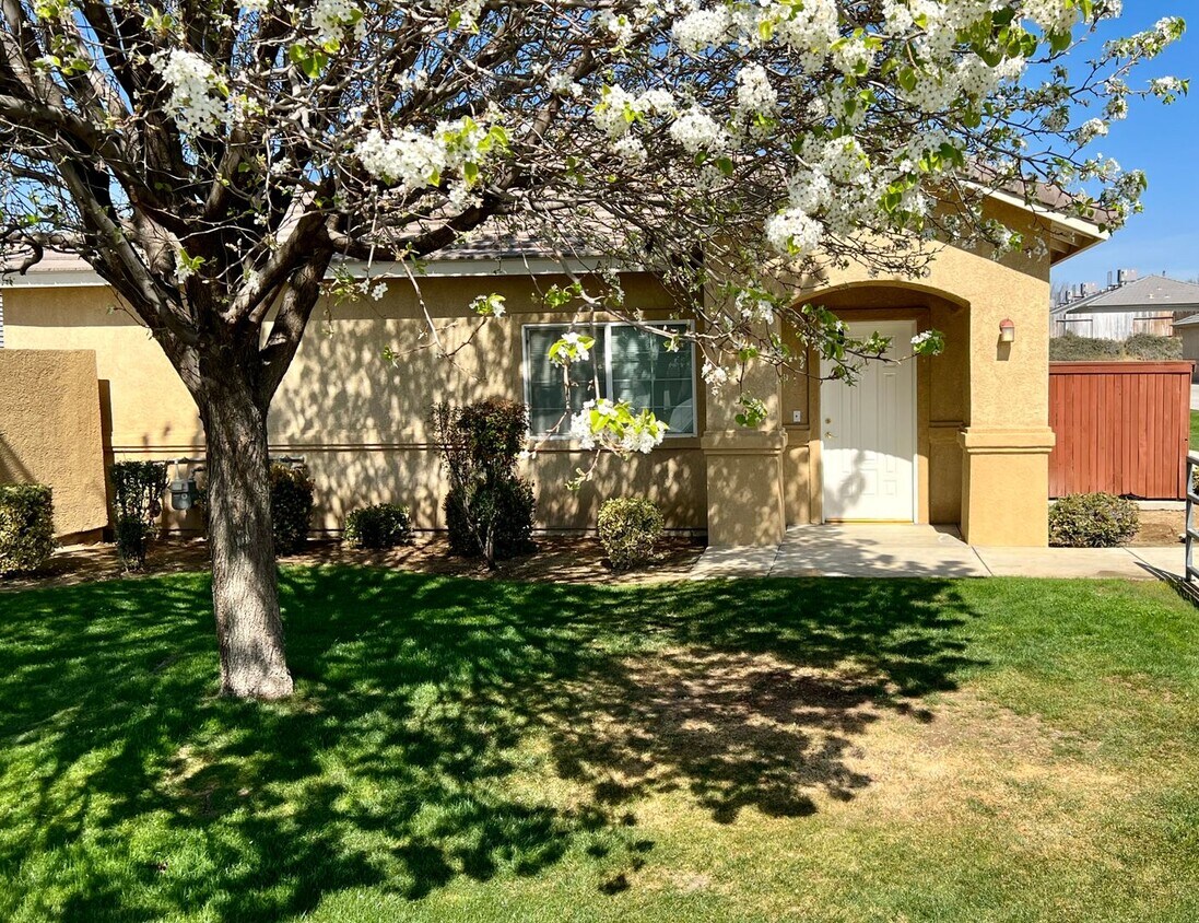 Foto principal - 708 Meadow Grove Ct