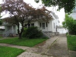 Building Photo - 157 Springville Ave