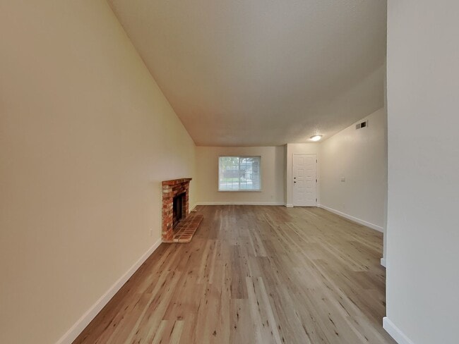 Building Photo - Freshly Remodeled 4/2 House in Oakley Available Now!