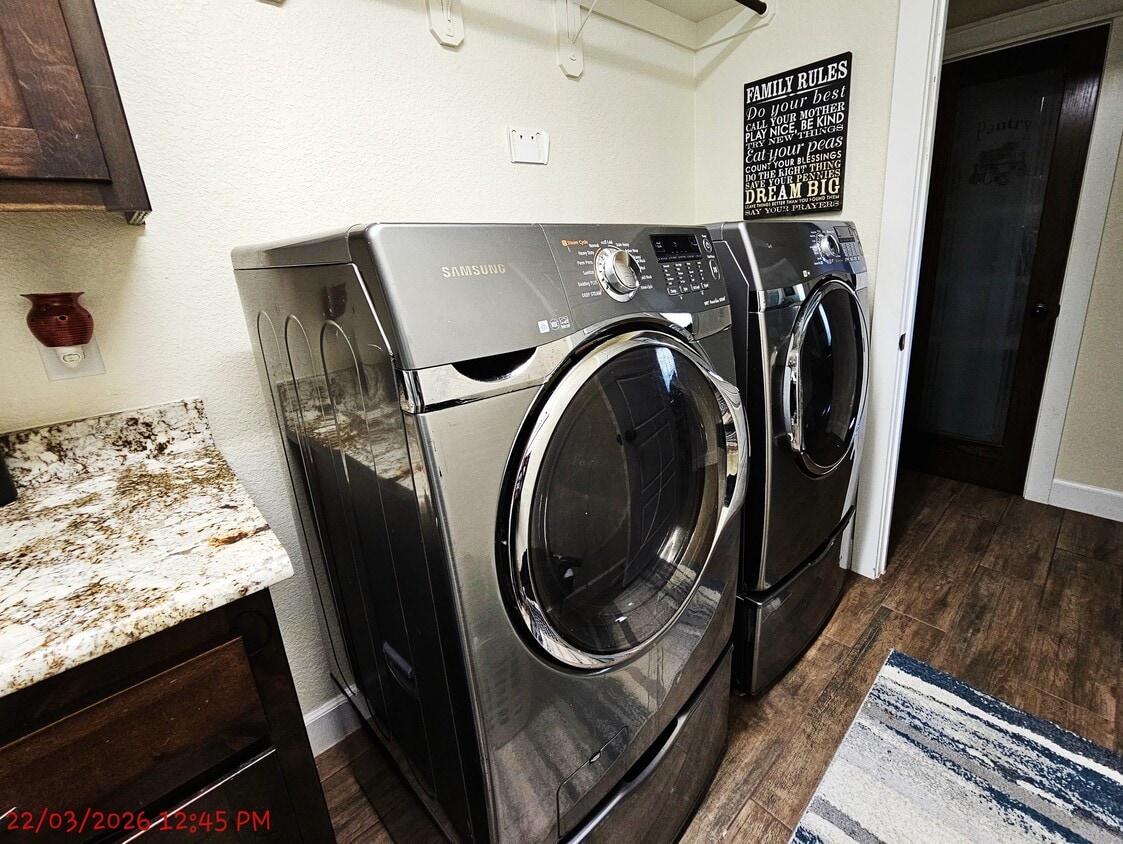 Foto del edificio - 277 Skyline Dr