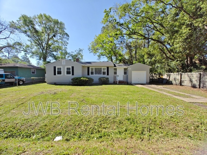 Foto principal - 3532 Pinecrest St