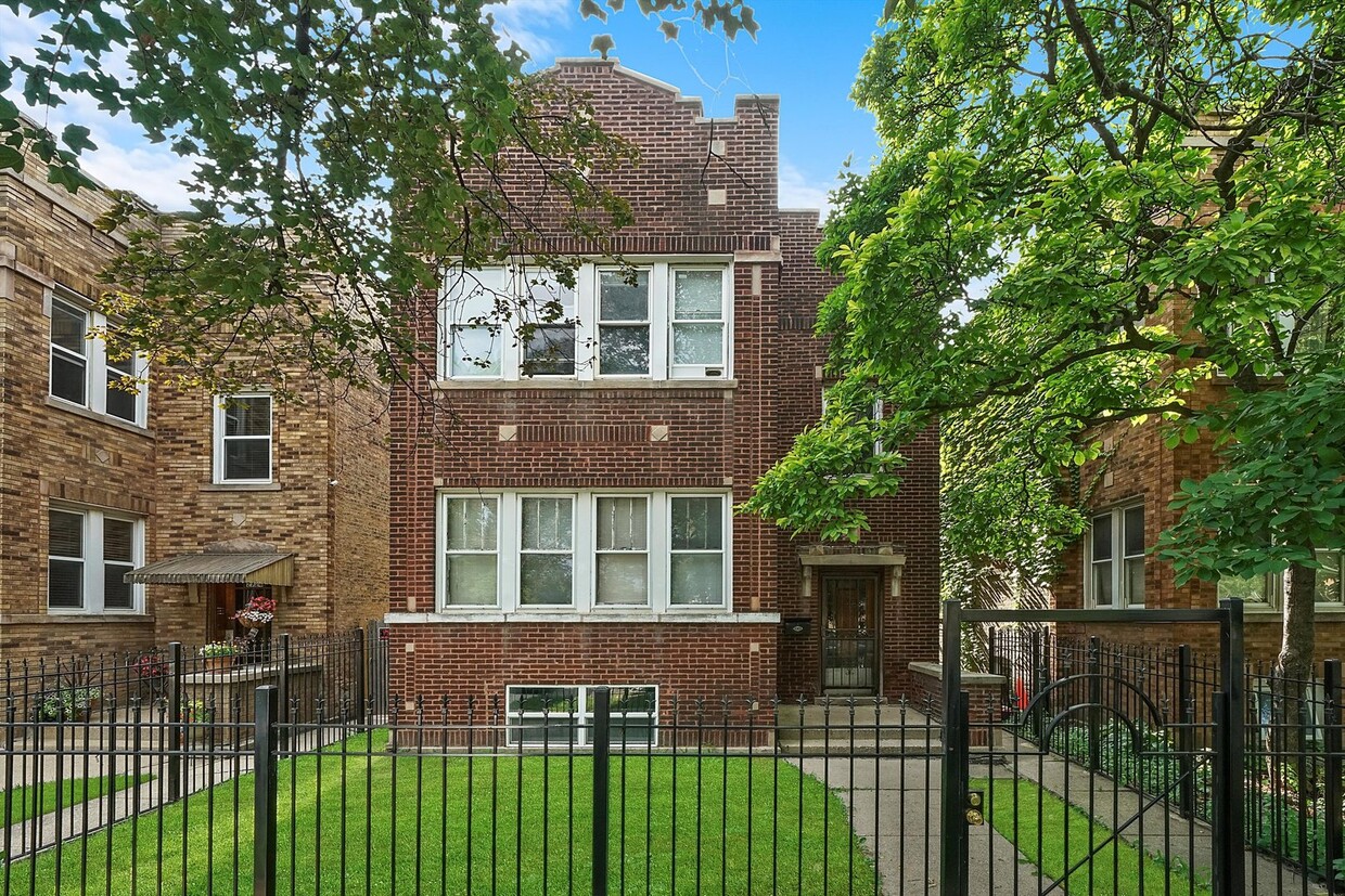 Primary Photo - 2726 N Harding Ave