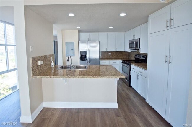 Building Photo - 1200 Harbor Dr