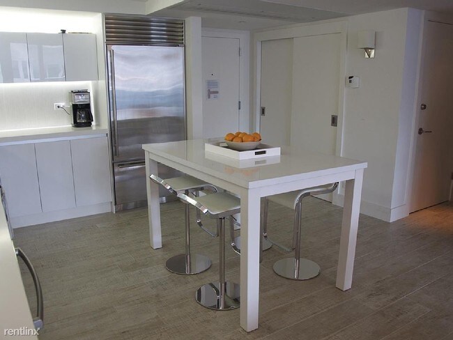 Foto del edificio - 1 br, 1 bath Apartment - 530 N 1st St