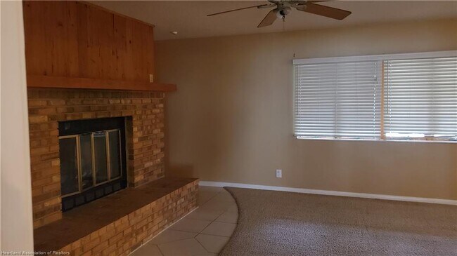 Building Photo - 2851 Lakeview Dr