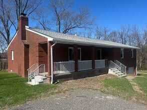 Building Photo - 1001 Freedom Rd