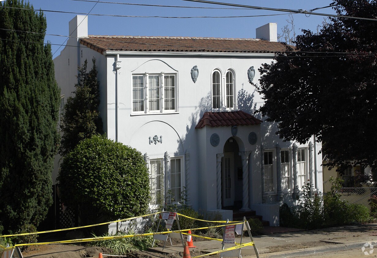 Primary Photo - 387 Orange St