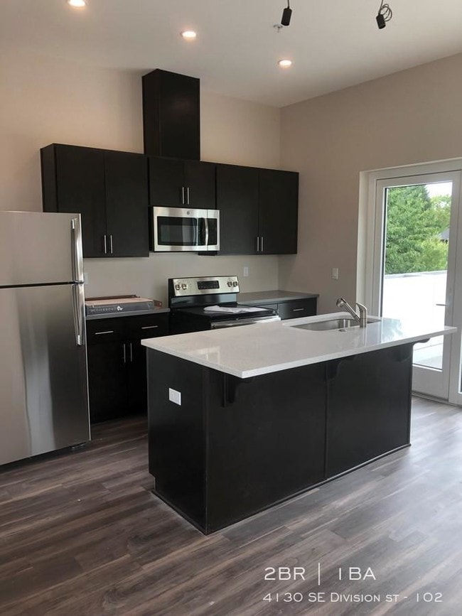 Building Photo - 2 bedroom in Portland OR 97202