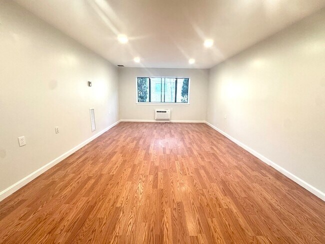 Foto del edificio - 4975 Washington St