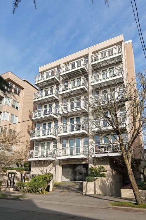 Primary Photo - 322 Belmont Ave E