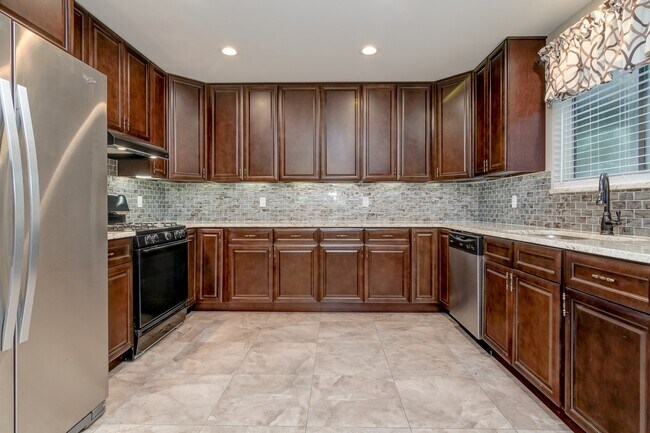 Foto del edificio - For Rent: Beautiful 3 Bed/2.5 Bath Home at...