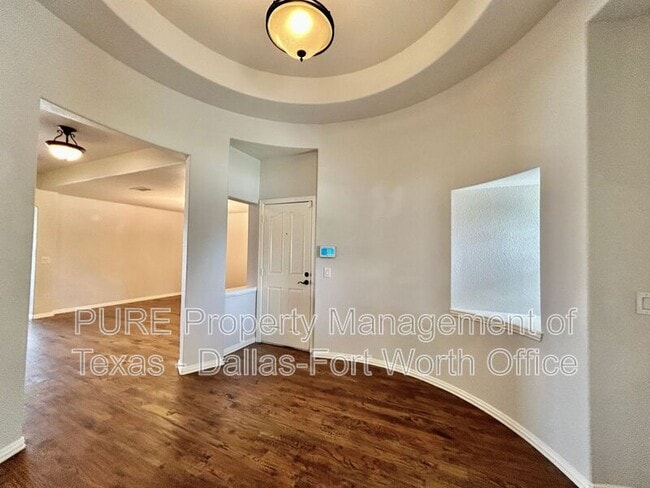 Building Photo - 511 Carnation Ln