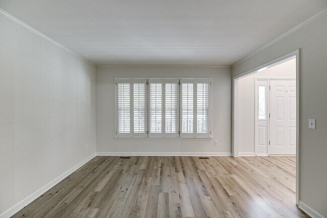 Foto del edificio - 6655 Lake Run Dr