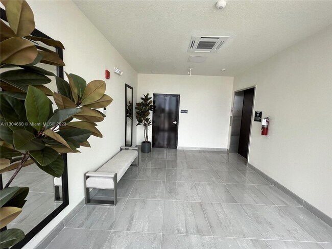 Foto del edificio - 8167 NW 41st St