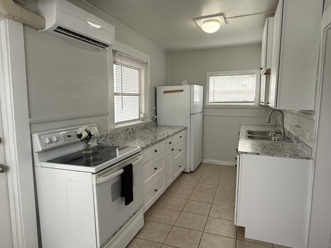 Building Photo - 408 3rd Ave E