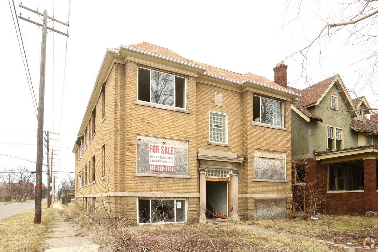 Primary Photo - 2756 Hogarth St