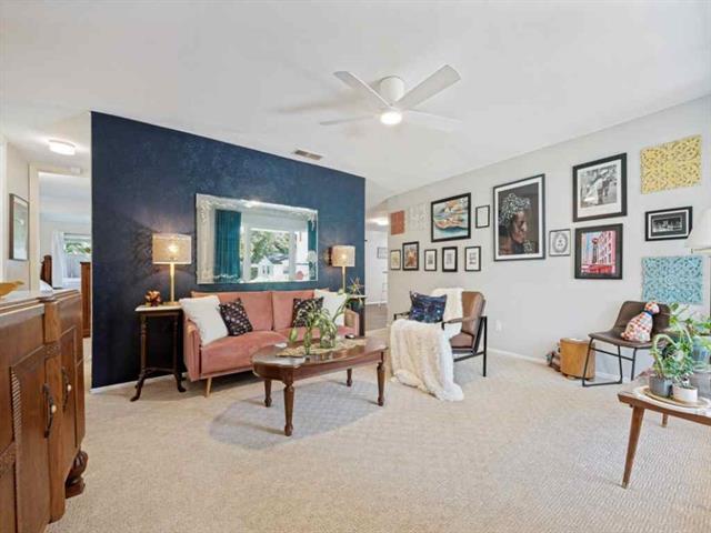 Foto del edificio - 3032 Hollandale Ln