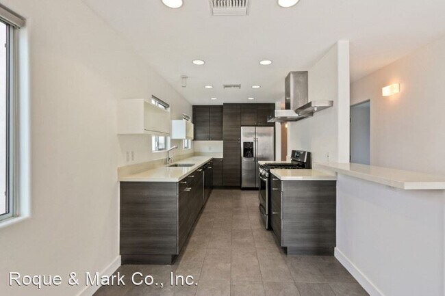Building Photo - 3 br, 2 bath Apartment - 523  Grand Boulev...