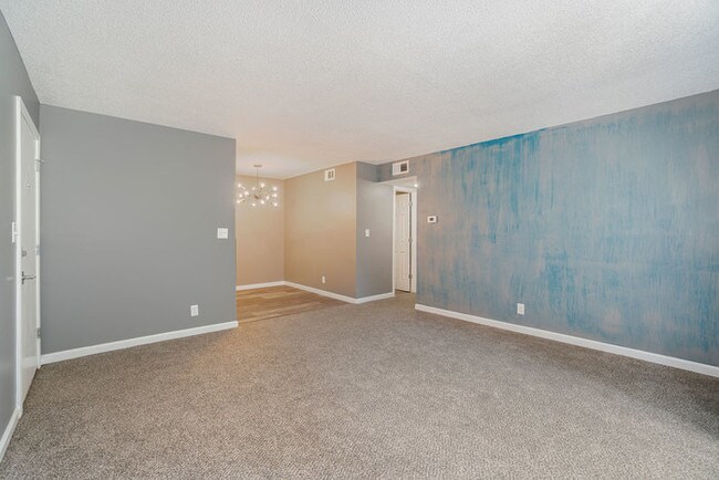 Building Photo - Mid Century 1 Bedroom 1 Bath Gems