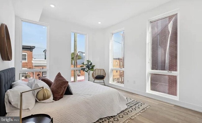 Foto del edificio - 337 Richmond St