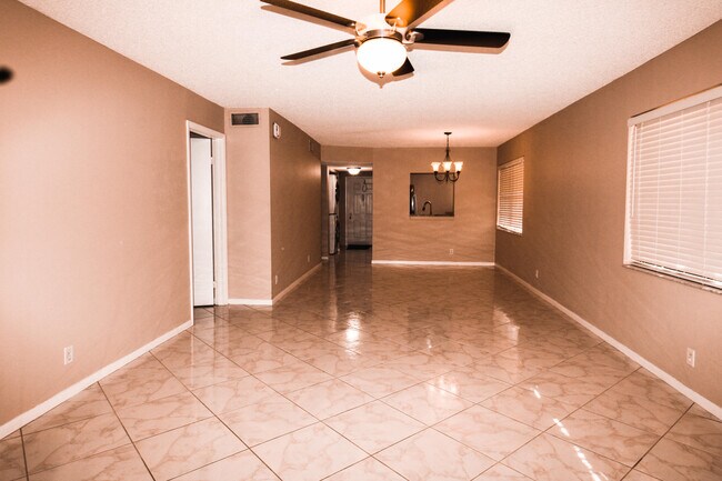 Foto del edificio - 2955 SW 22nd Ave