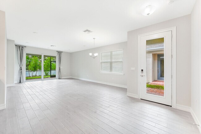 Foto del edificio - 1057 Tranquil Brk Dr