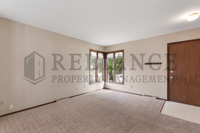 Building Photo - 2241 S White Oak Dr