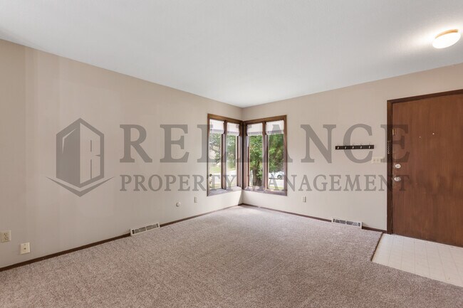 Foto del edificio - 2241 S White Oak Dr