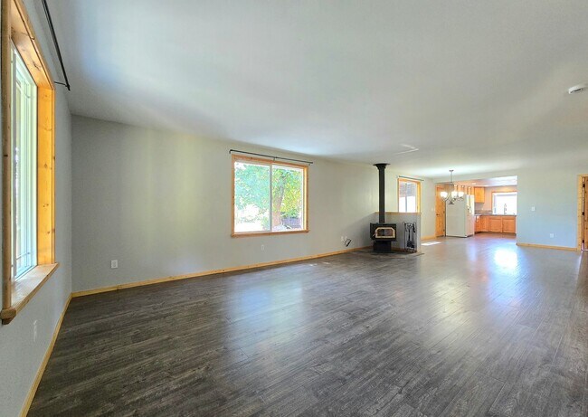 Foto del edificio - 3 Bedroom Home in Marysville Now Available!