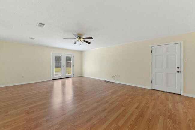 Building Photo - 2113 Alice Dr.