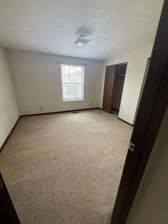 Foto del edificio - "Charming 2-Bed, 2-Bath Condo Retreat in Sidney's Viking Court!"