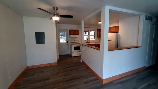 Building Photo - 386 Worden St