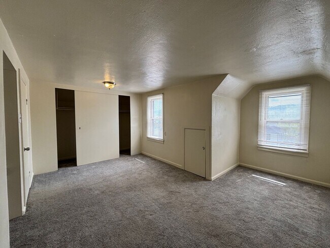 Building Photo - 424 N 13th Ave