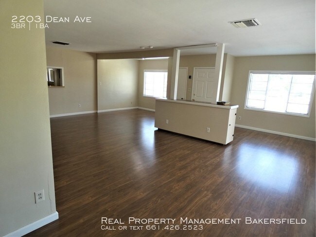 Building Photo - 2203 Dean Ave - RECENTLY REDUCED!