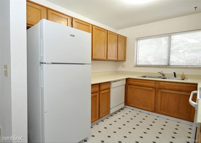 Building Photo - 2 br, 1 bath Condo - 1255 S Balsam St.