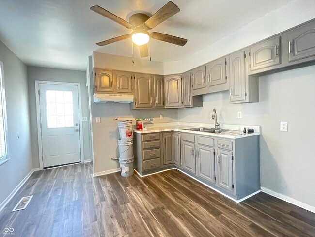 Foto del edificio - 5225 E 34th St