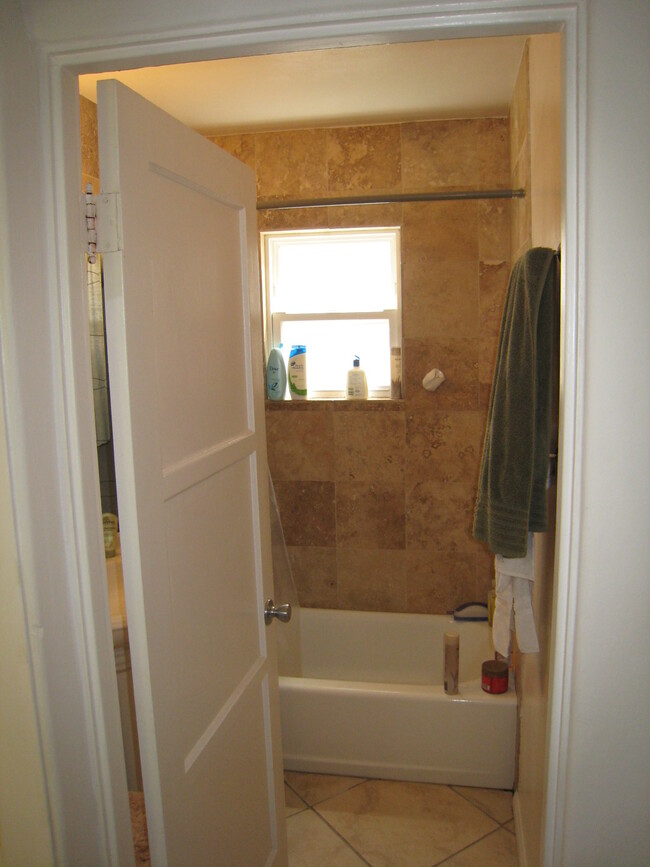 Foto del edificio - 1064 Sapphire St