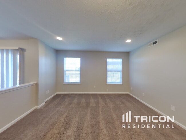 Building Photo - 2230 Raymond Park Dr