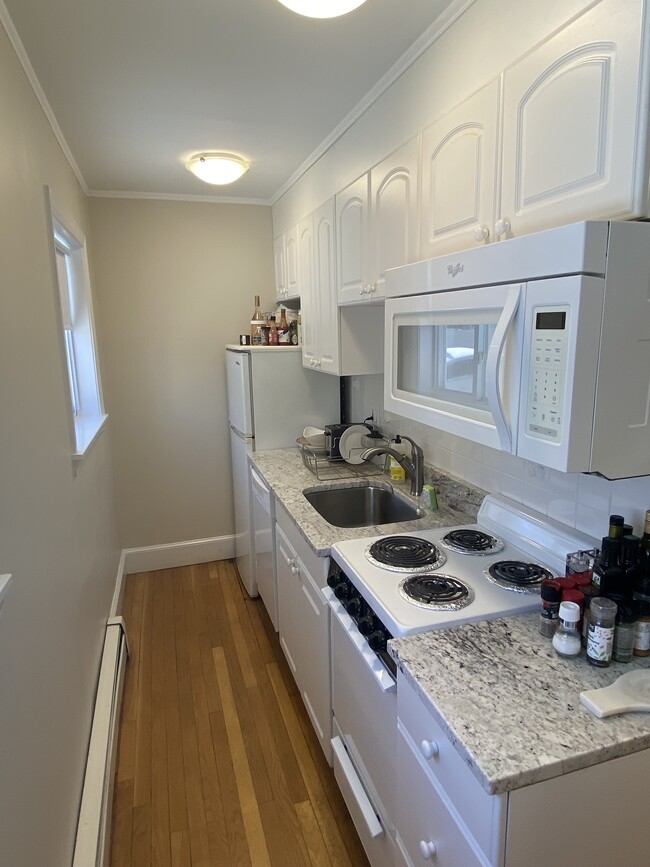 Galley Kitchen - 6 Cross St