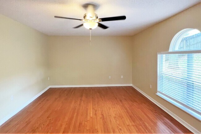 Building Photo - 1534 Muir Cir