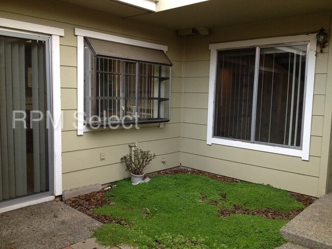 Foto del edificio - 256 Sunnyside Ct