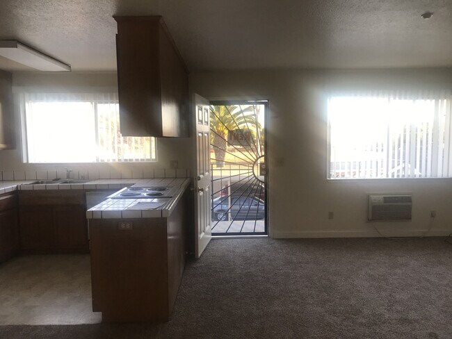 Cocina, sala de estar - 7020 Eigleberry St