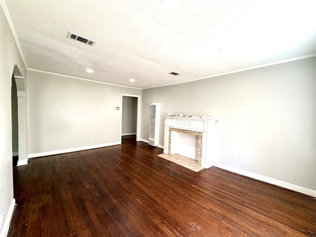 Building Photo - 6637 Lozier St